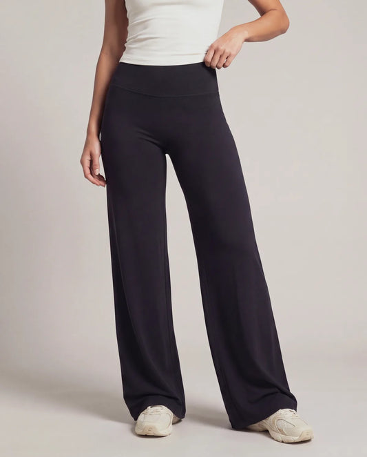 AirSculpt Wide-Leg Leggings in Black, high waistband and seamless front